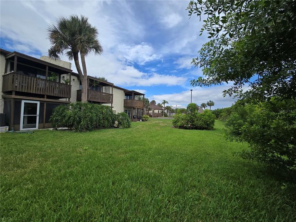 Active With Contract: $110,000 (1 beds, 1 baths, 735 Square Feet)