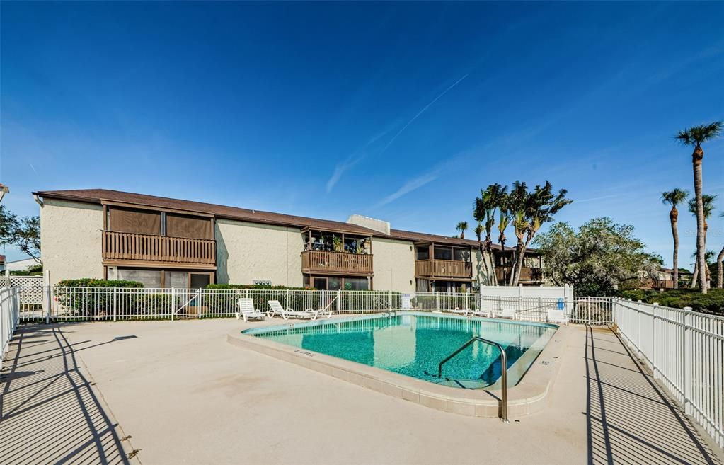 Active With Contract: $110,000 (1 beds, 1 baths, 749 Square Feet)