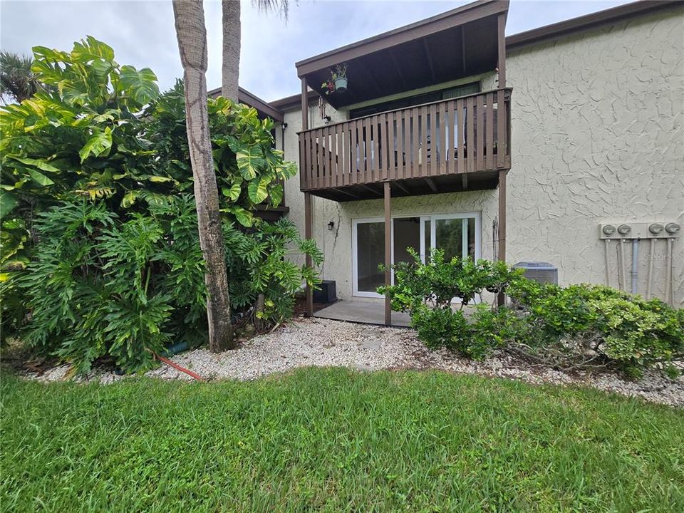 Active With Contract: $110,000 (1 beds, 1 baths, 735 Square Feet)