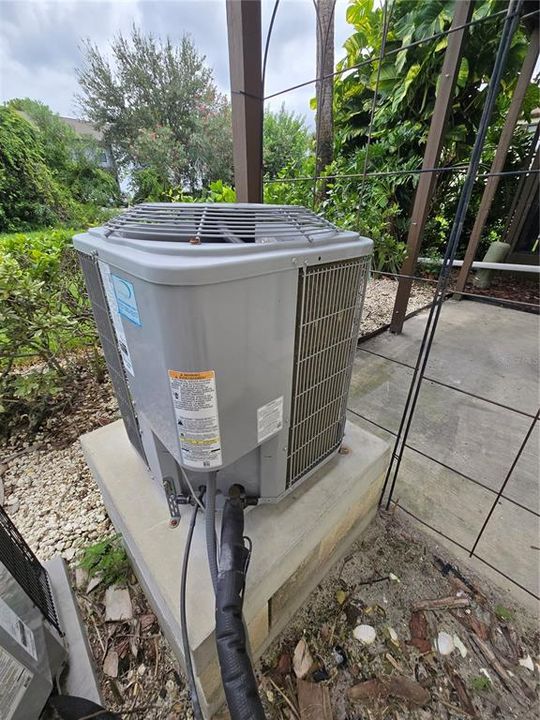 Active With Contract: $110,000 (1 beds, 1 baths, 735 Square Feet)