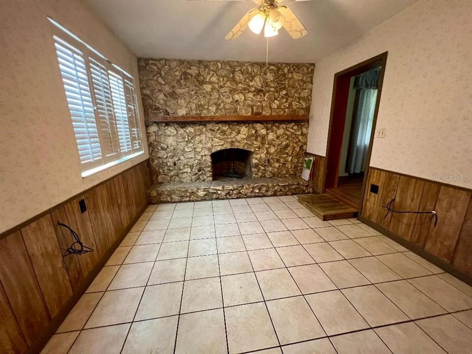 Active With Contract: $194,900 (3 beds, 2 baths, 1532 Square Feet)