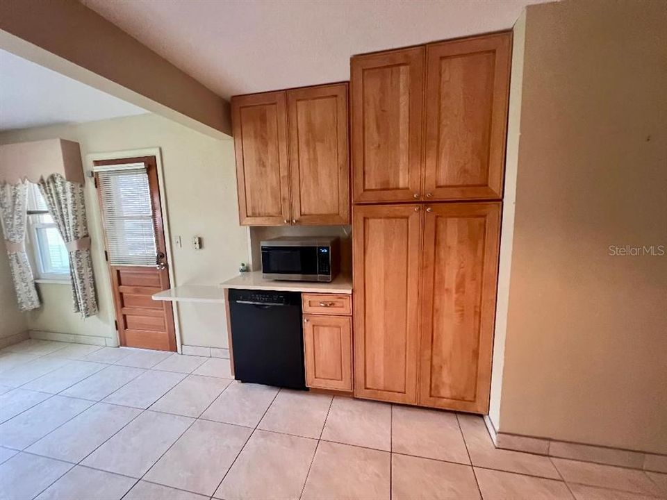 Active With Contract: $194,900 (3 beds, 2 baths, 1532 Square Feet)