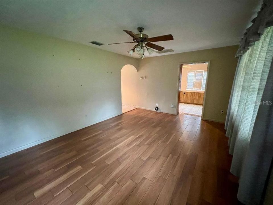 Active With Contract: $194,900 (3 beds, 2 baths, 1532 Square Feet)