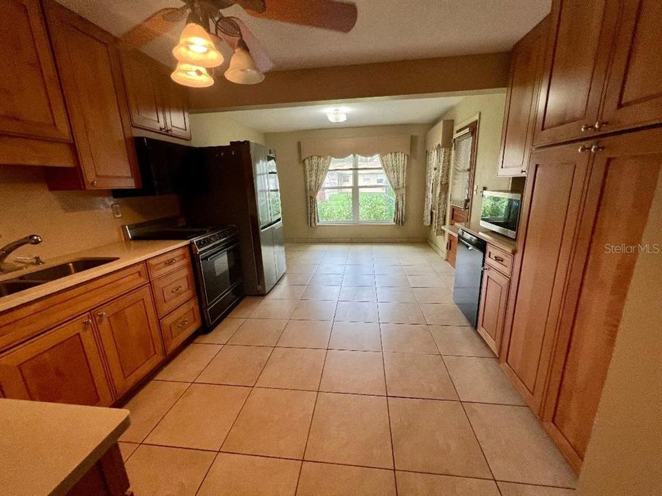 Active With Contract: $194,900 (3 beds, 2 baths, 1532 Square Feet)