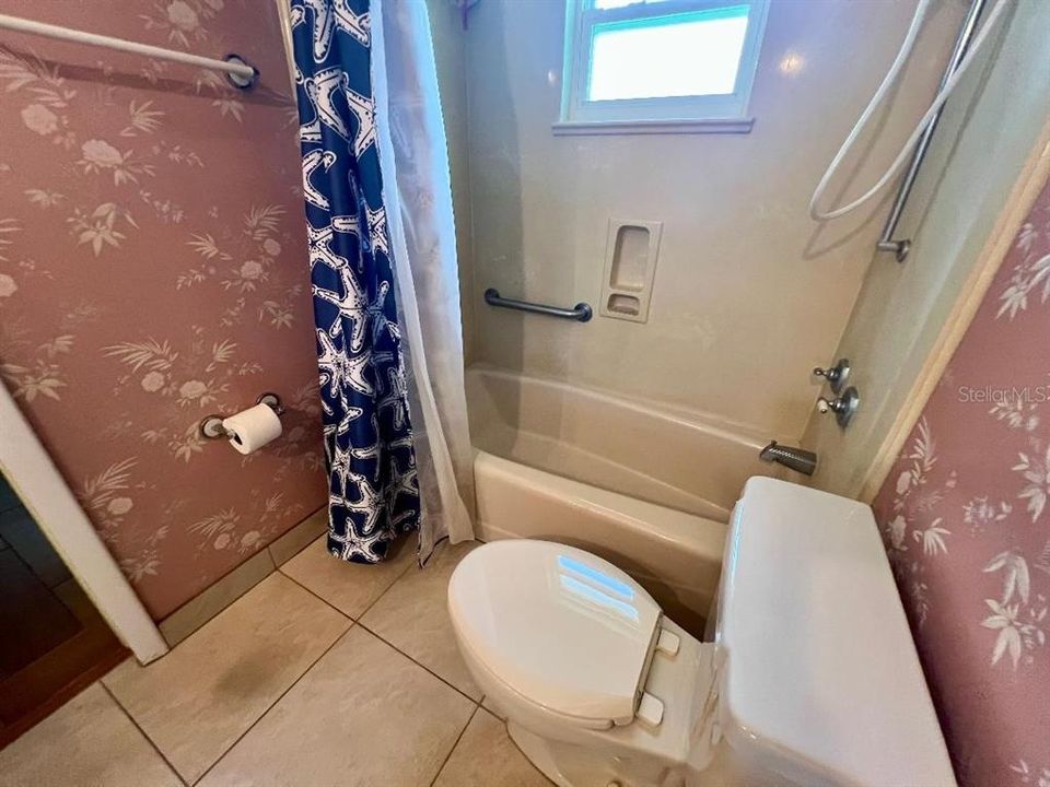 Active With Contract: $194,900 (3 beds, 2 baths, 1532 Square Feet)