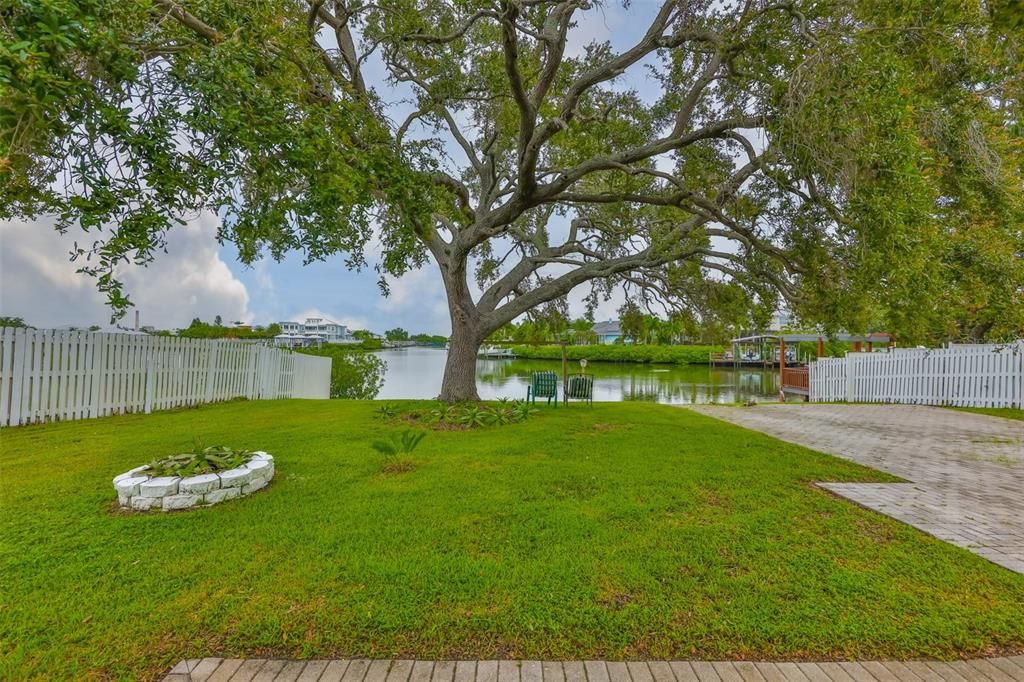 Activo con contrato: $2,600 (2 camas, 2 baños, 1296 Pies cuadrados)