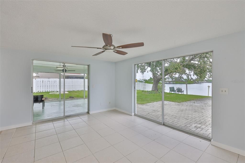 Activo con contrato: $2,600 (2 camas, 2 baños, 1296 Pies cuadrados)