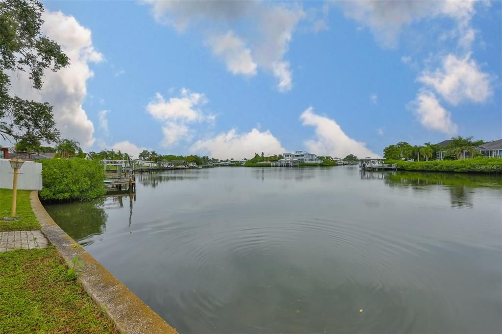 Activo con contrato: $2,600 (2 camas, 2 baños, 1296 Pies cuadrados)