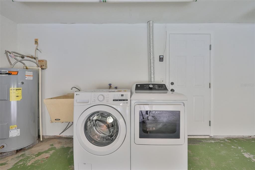 Activo con contrato: $2,600 (2 camas, 2 baños, 1296 Pies cuadrados)