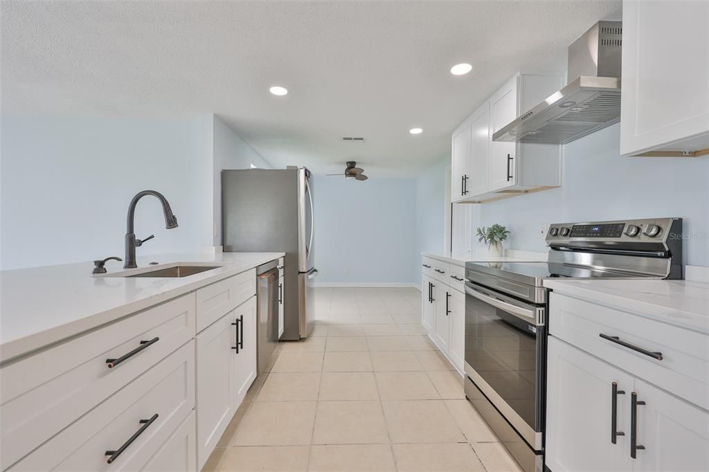 Activo con contrato: $2,600 (2 camas, 2 baños, 1296 Pies cuadrados)