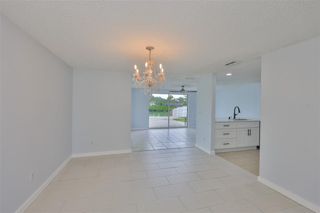 Activo con contrato: $2,600 (2 camas, 2 baños, 1296 Pies cuadrados)