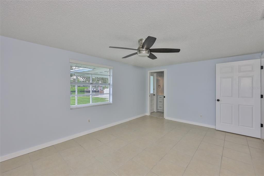 Activo con contrato: $2,600 (2 camas, 2 baños, 1296 Pies cuadrados)