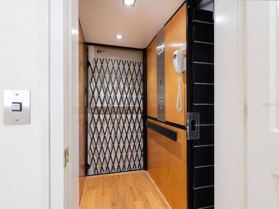 For Sale: $3,149,000 (4 beds, 3 baths, 5167 Square Feet)