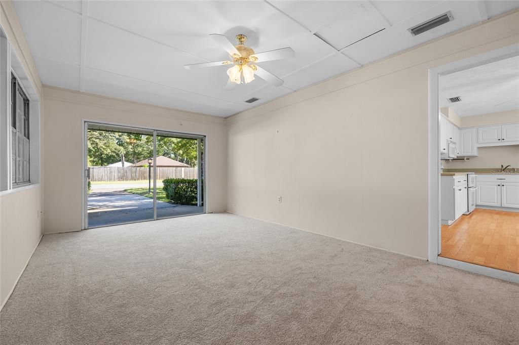 Под контрактом: $224,500 (3 спален, 1 ванн, 1128 Квадратных фут)