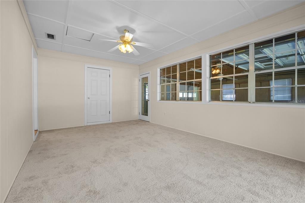 Под контрактом: $224,500 (3 спален, 1 ванн, 1128 Квадратных фут)