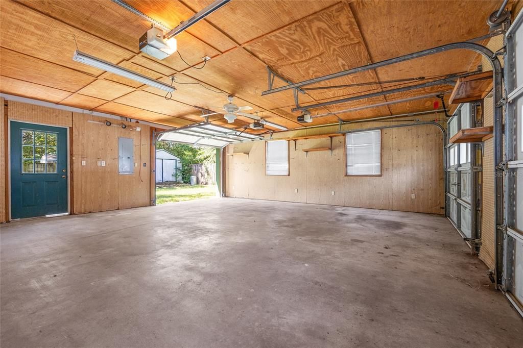 Под контрактом: $224,500 (3 спален, 1 ванн, 1128 Квадратных фут)