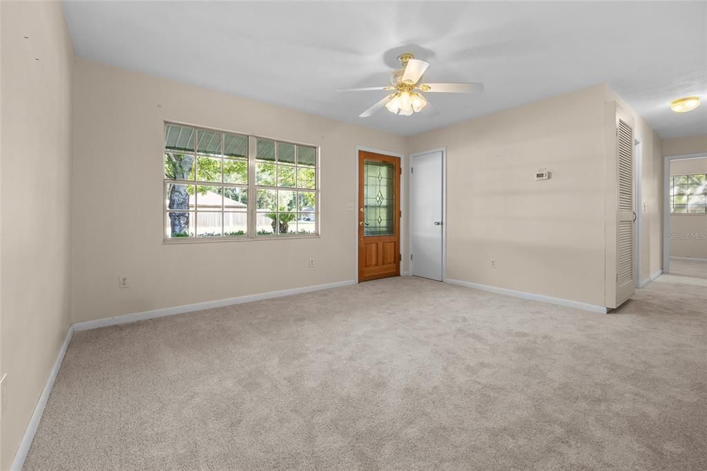 Под контрактом: $224,500 (3 спален, 1 ванн, 1128 Квадратных фут)