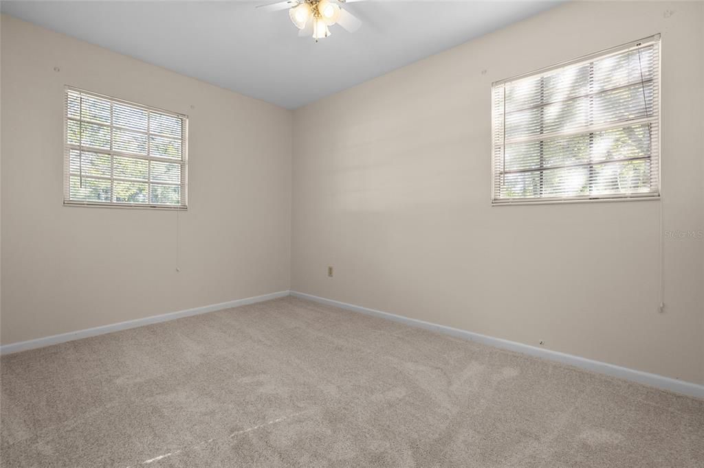 Под контрактом: $224,500 (3 спален, 1 ванн, 1128 Квадратных фут)