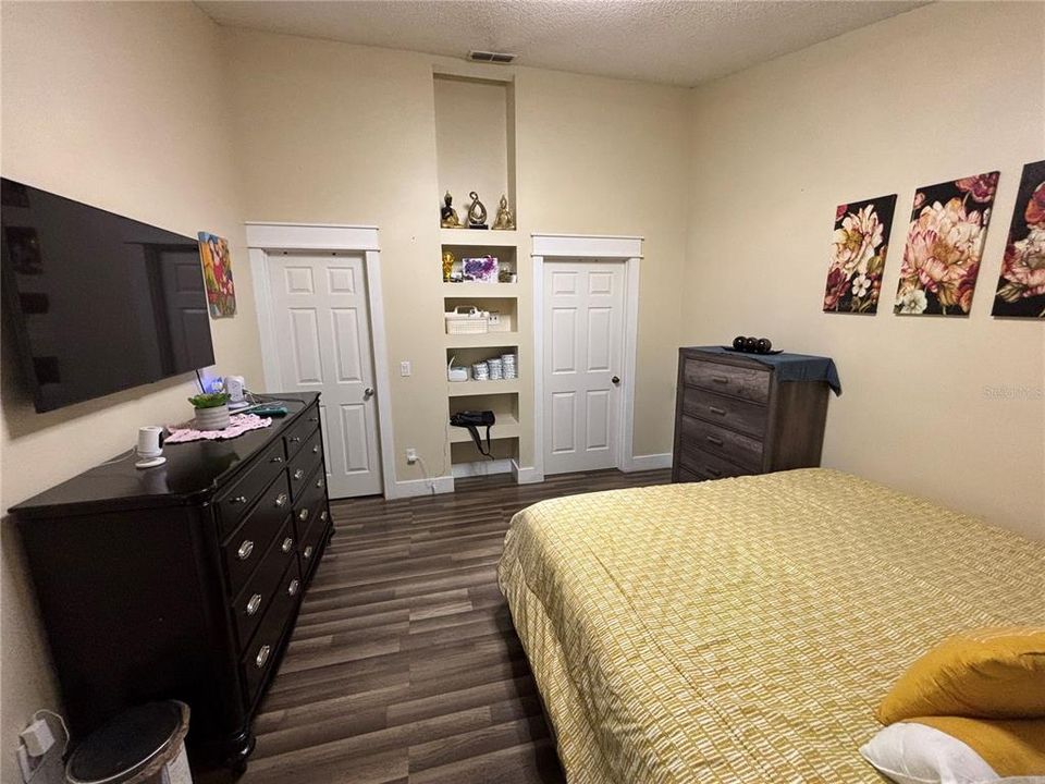 合同活跃: $359,900 (3 贝兹, 2 浴室, 1332 平方英尺)