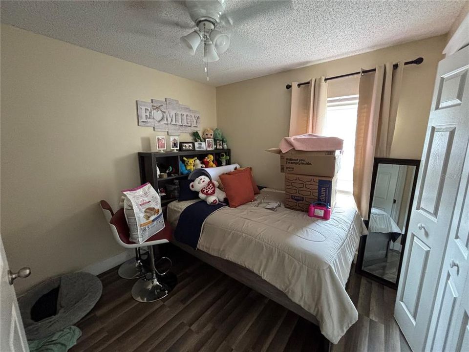 合同活跃: $359,900 (3 贝兹, 2 浴室, 1332 平方英尺)