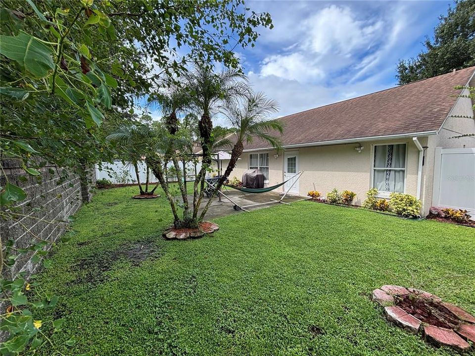 合同活跃: $359,900 (3 贝兹, 2 浴室, 1332 平方英尺)