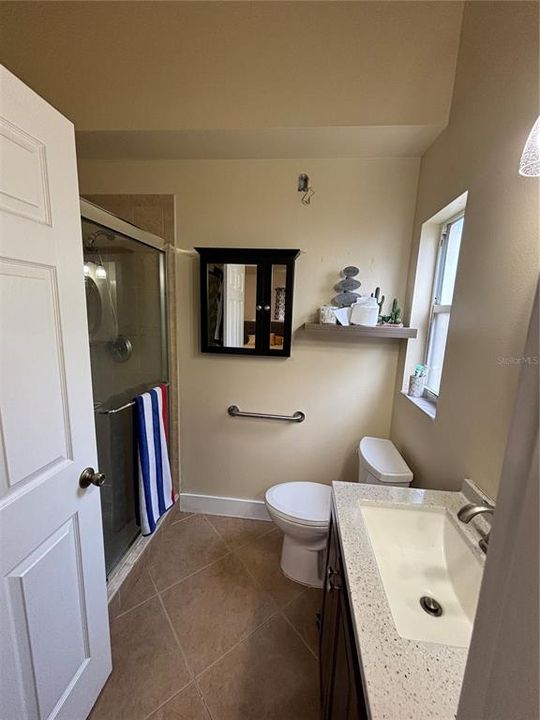 合同活跃: $359,900 (3 贝兹, 2 浴室, 1332 平方英尺)