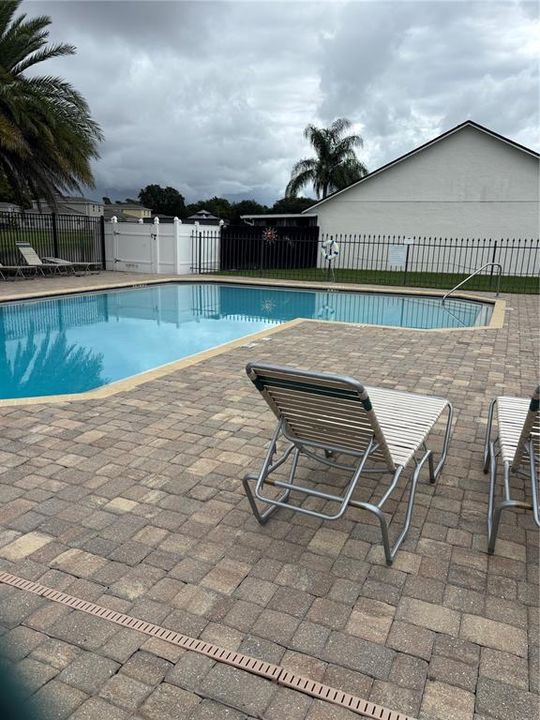 合同活跃: $359,900 (3 贝兹, 2 浴室, 1332 平方英尺)