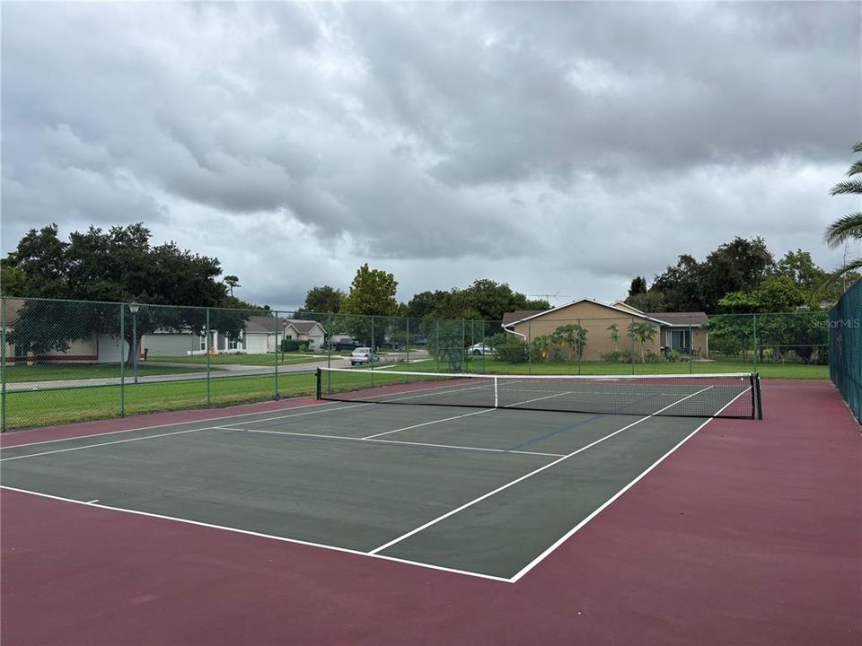 合同活跃: $359,900 (3 贝兹, 2 浴室, 1332 平方英尺)