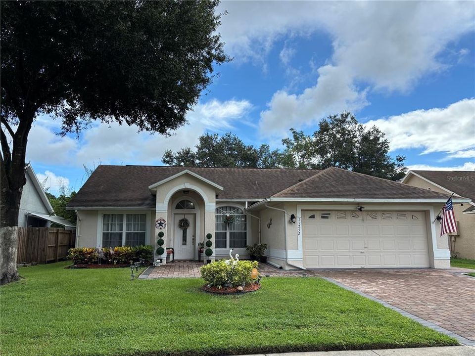 合同活跃: $359,900 (3 贝兹, 2 浴室, 1332 平方英尺)