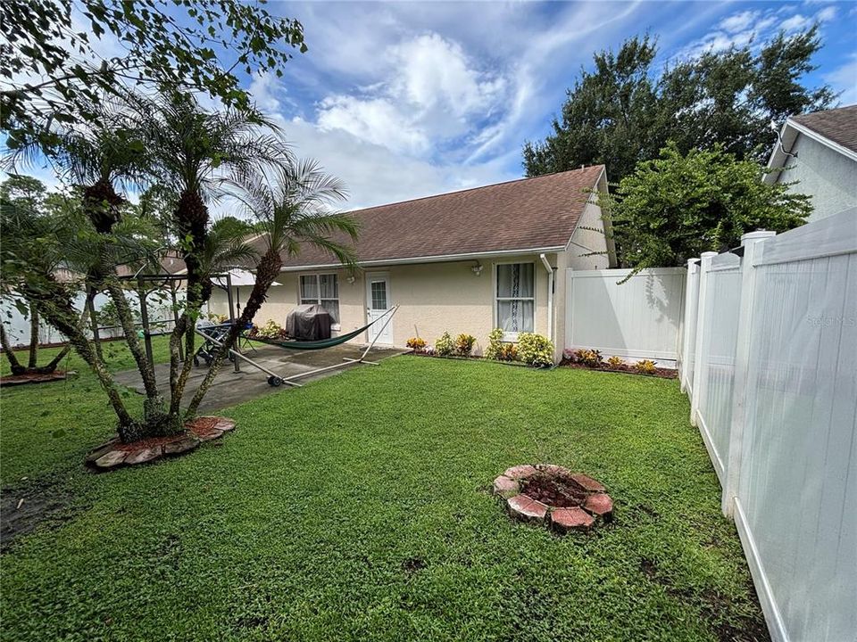 合同活跃: $359,900 (3 贝兹, 2 浴室, 1332 平方英尺)