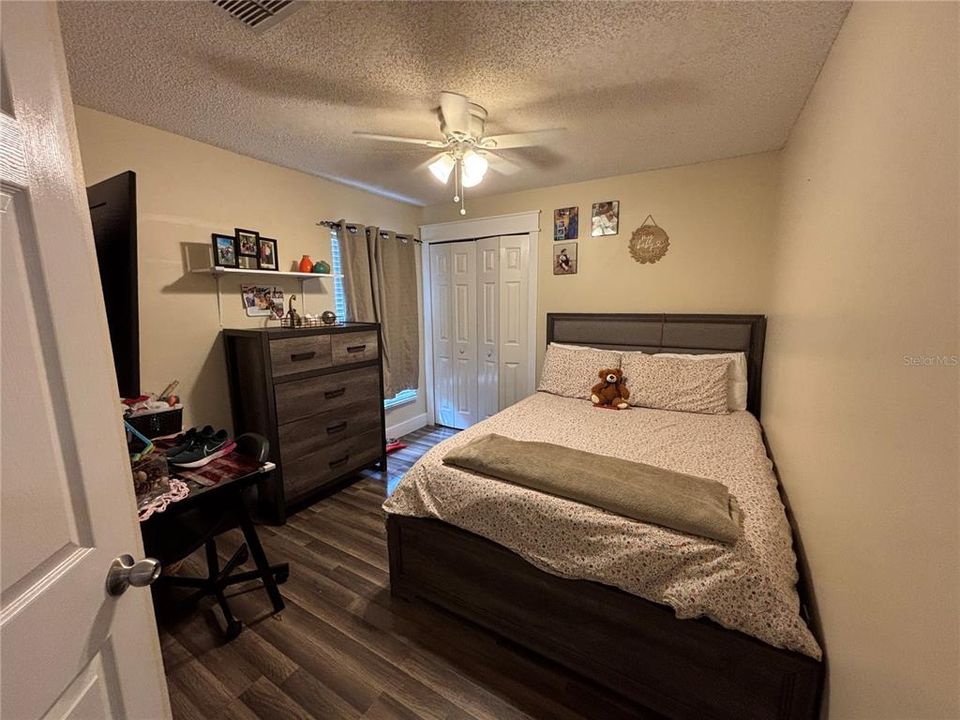 合同活跃: $359,900 (3 贝兹, 2 浴室, 1332 平方英尺)