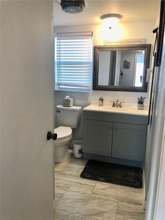 合同活跃: $299,000 (2 贝兹, 2 浴室, 1016 平方英尺)