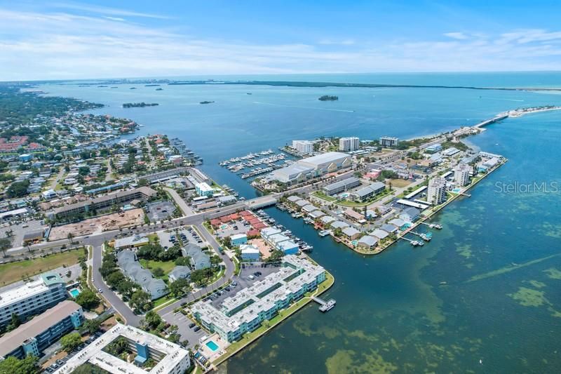 合同活跃: $299,000 (2 贝兹, 2 浴室, 1016 平方英尺)