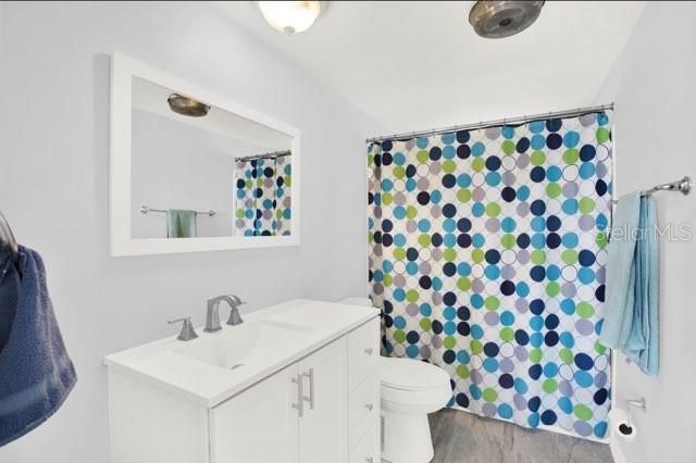 合同活跃: $299,000 (2 贝兹, 2 浴室, 1016 平方英尺)