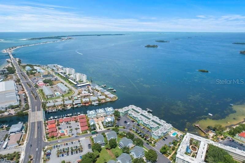 合同活跃: $299,000 (2 贝兹, 2 浴室, 1016 平方英尺)