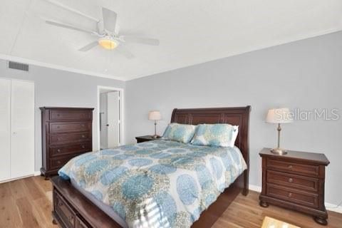 合同活跃: $299,000 (2 贝兹, 2 浴室, 1016 平方英尺)