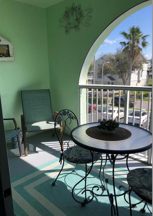 合同活跃: $299,000 (2 贝兹, 2 浴室, 1016 平方英尺)