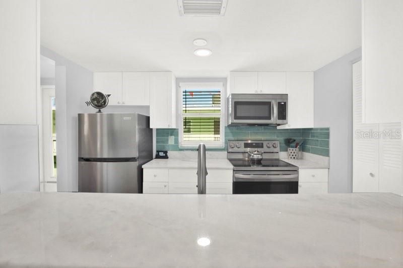 合同活跃: $299,000 (2 贝兹, 2 浴室, 1016 平方英尺)