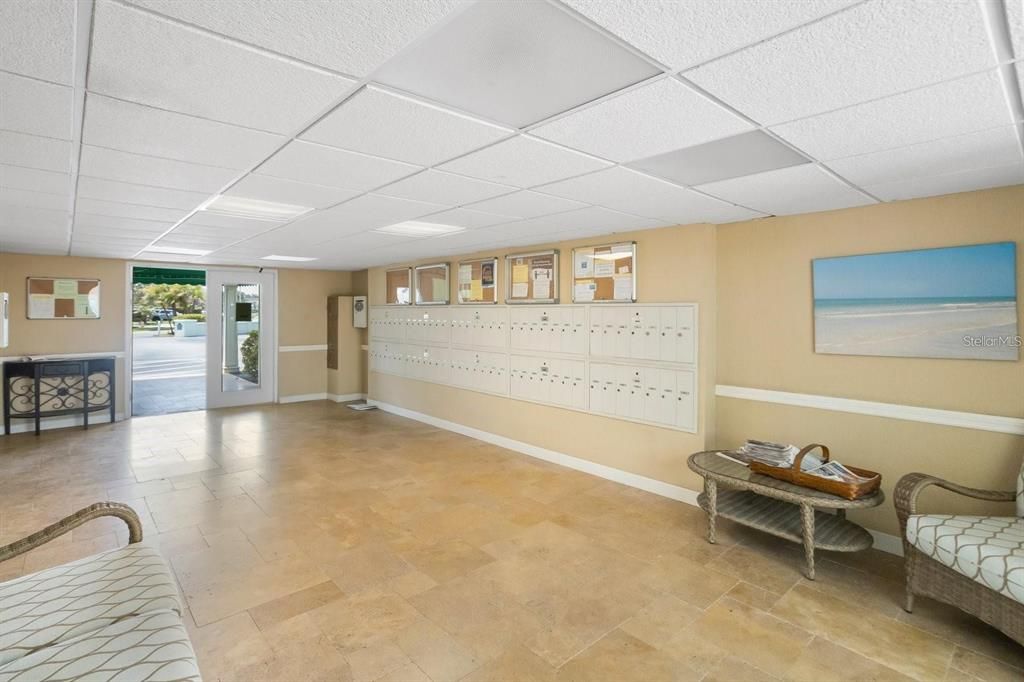 合同活跃: $299,000 (2 贝兹, 2 浴室, 1016 平方英尺)