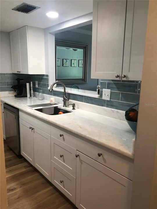 合同活跃: $299,000 (2 贝兹, 2 浴室, 1016 平方英尺)