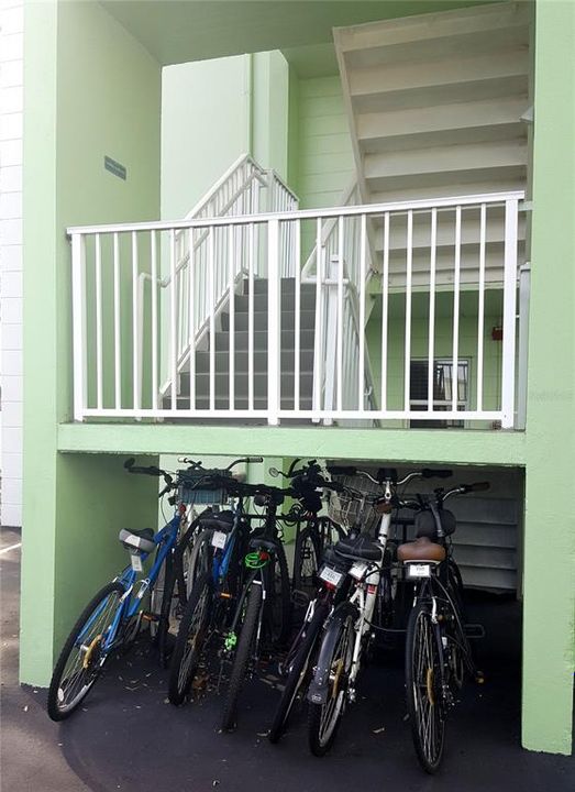 合同活跃: $299,000 (2 贝兹, 2 浴室, 1016 平方英尺)