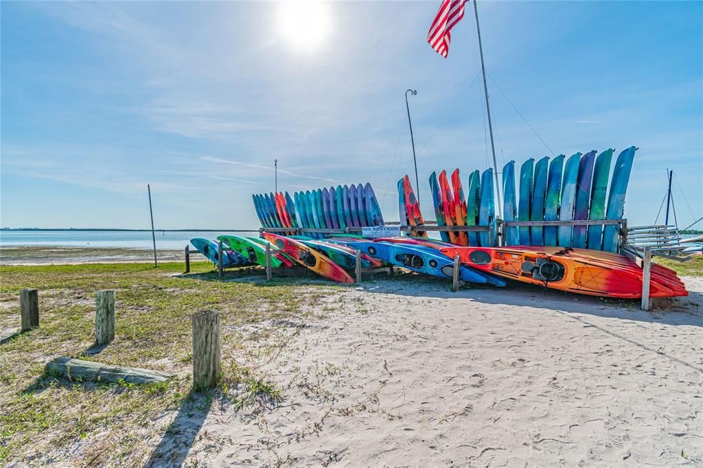 合同活跃: $299,000 (2 贝兹, 2 浴室, 1016 平方英尺)