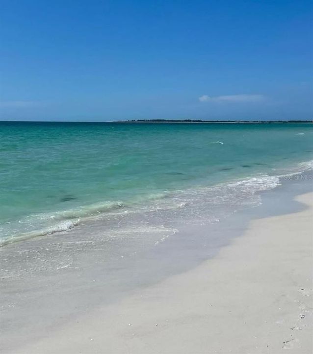 合同活跃: $299,000 (2 贝兹, 2 浴室, 1016 平方英尺)