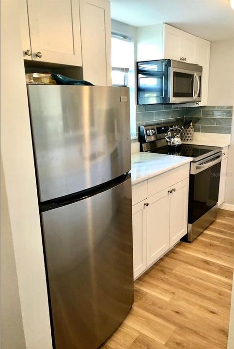 合同活跃: $299,000 (2 贝兹, 2 浴室, 1016 平方英尺)