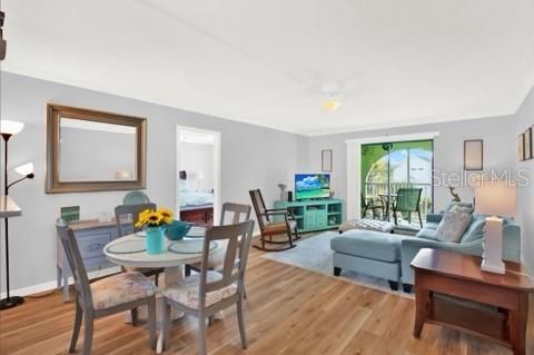 合同活跃: $299,000 (2 贝兹, 2 浴室, 1016 平方英尺)