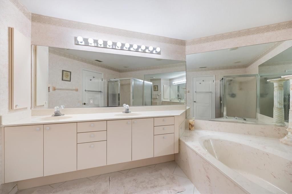 Activo con contrato: $545,000 (4 camas, 3 baños, 2688 Pies cuadrados)