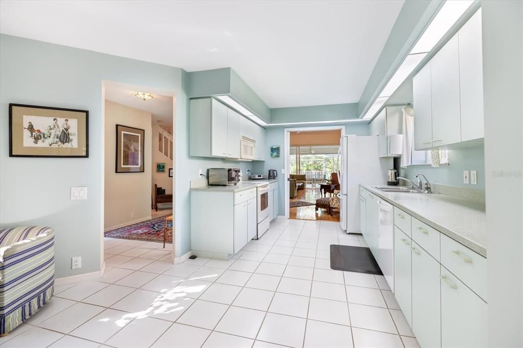 Activo con contrato: $545,000 (4 camas, 3 baños, 2688 Pies cuadrados)