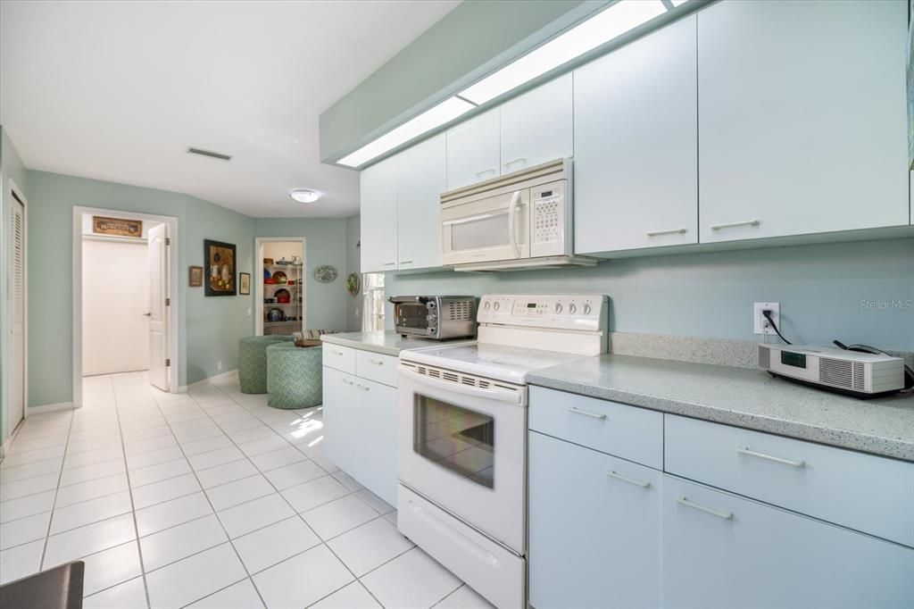 Activo con contrato: $545,000 (4 camas, 3 baños, 2688 Pies cuadrados)