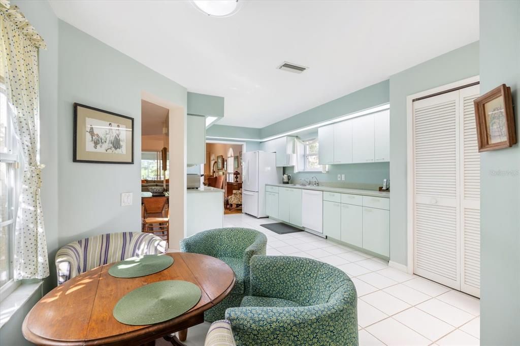 Activo con contrato: $545,000 (4 camas, 3 baños, 2688 Pies cuadrados)