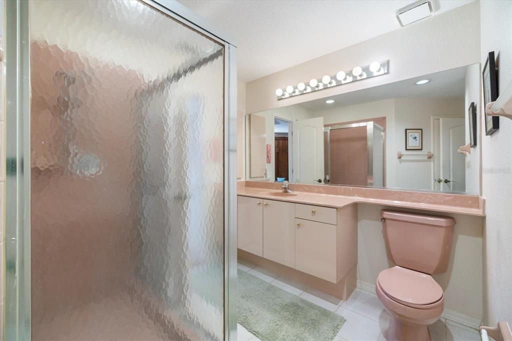 Activo con contrato: $545,000 (4 camas, 3 baños, 2688 Pies cuadrados)